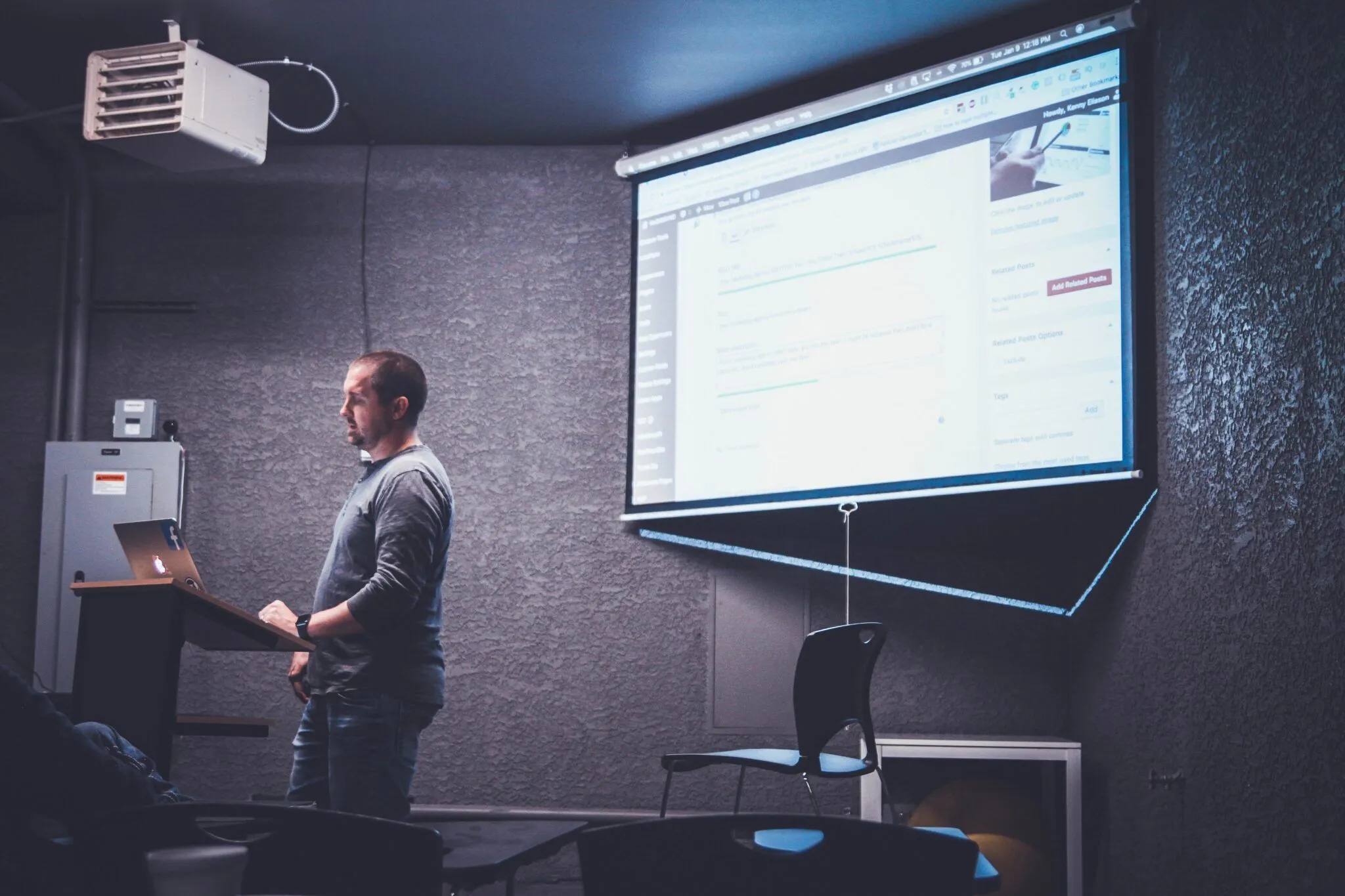 Are You Ready to Rule Your Niche? Building Topical Authority in SEO, Explained